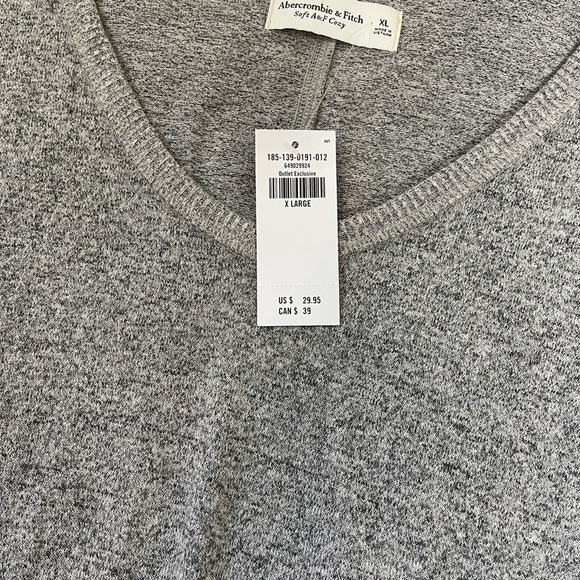 NWT Abercrombie & Fitch Gray Long Sleeve Sweater - Picture 3 of 4